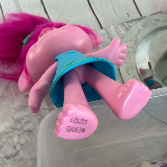 Hasbro 2019 Trolls POPPY TROLL Plastic Toy Figure And friends set of 4 - Picture 7 of 7